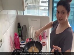 जरीन खान ने अपनी मॉम के साथ मिलकर बनाया टेस्टी बटर चिकन, देखें वायरल Video जरीन खान ने अपनी मॉम के साथ मिलकर बनाया टेस्टी बटर चिकन, देखें वायरल Video