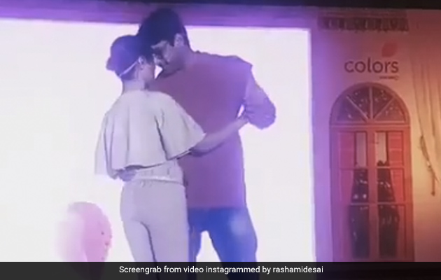 Rashami Desai ने Sidharth Shukla के साथ किया रोमांटिक डांस, Video में दिखी जबरदस्त केमिस्ट्री