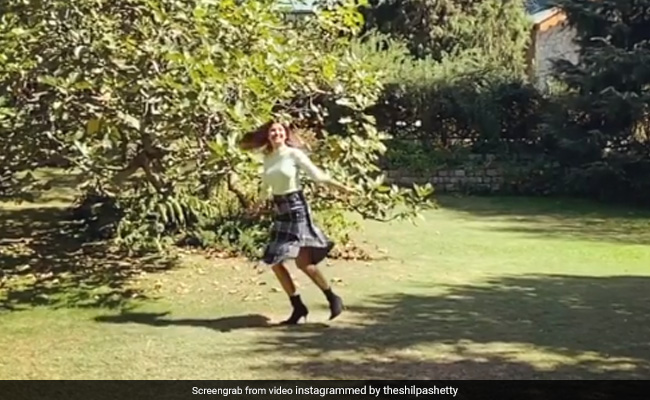 हसीन वादियों के बीच स्लो मोशन में यूं झूमती नजर आईं शिल्पा शेट्टी, वायरल हुआ Video