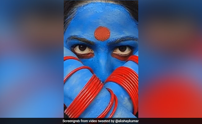 Akshay Kumar's Reaction To A Fan Who Recreated His <i>Laxmmi Bomb</i> Look