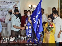 अनुराग कश्यप पर रेप का आरोप लगाने वाली एक्ट्रेस पायल घोष रामदास अठावले की पार्टी RPI(A) में शामिल अनुराग कश्यप पर रेप का आरोप लगाने वाली एक्ट्रेस पायल घोष रामदास अठावले की पार्टी RPI(A) में शामिल