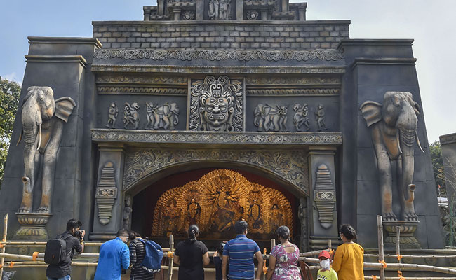 Durga Puja 2020: Giant Screens, Online <i>Darshan</i> Among Kolkata's <i>Puja</i> Plans