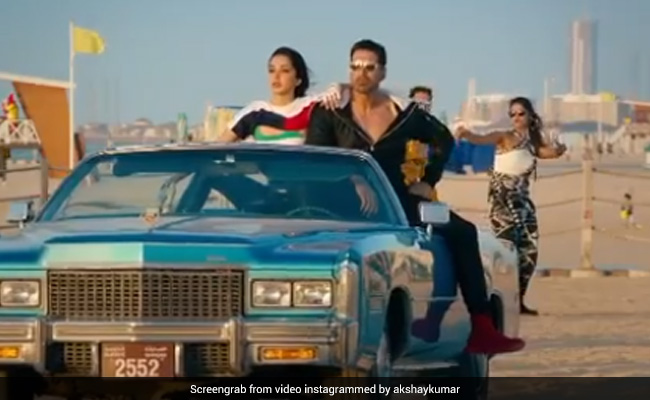'लक्ष्मी बम' के गाने 'बुर्ज खलीफा' का टीजर रिलीज, इस अंदाज में दिखे अक्षय और कियारा- देखें Video