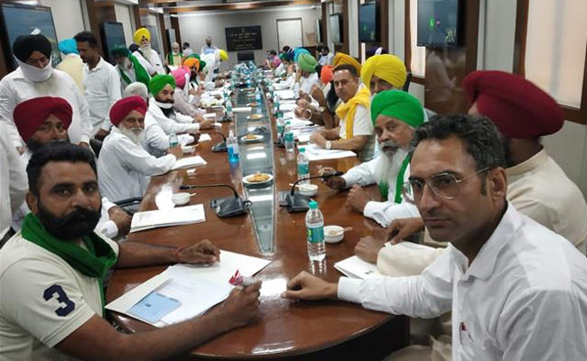 Farmers Walk Out Over Minister's Absence At Meet, Tear Copies Of Farm Laws