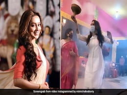 सांसद मिमी चक्रवर्ती ने दुर्गा पूजा के दौरान मास्क पहन किया धुनुची डांस, बार-बार देखा जा रहा है Video सांसद मिमी चक्रवर्ती ने दुर्गा पूजा के दौरान मास्क पहन किया धुनुची डांस, बार-बार देखा जा रहा है Video