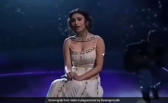 मौनी रॉय ने जब मलाइका अरोड़ा के सामने गाया था Sun Raha Hai Na Tu सॉन्ग, देखें थ्रोबैक Video