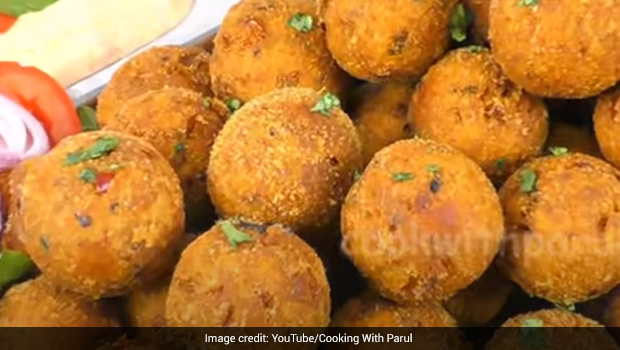 Quick Snack: How To Make 5-Minute Bread Balls With Instant Dip