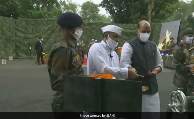 भारत चाहता है कि सीमा पर तनाव खत्म हो, सिक्किम में चीन बॉर्डर के निकट शस्त्र पूजा के बाद बोले राजनाथ