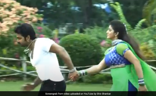 Bhojpuri Song: पवन सिंह और अक्षरा सिंह की जोड़ी ने फिर मचाया धमाल, वायरल हुआ थ्रोबैक Video