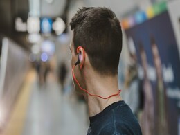 कोरोना काल में नई मुसीबत : वर्क फ्रॉम होम, ऑनलाइन क्लासेस में घंटों ईयरफोन लगाने वाले सावधान! ये है डॉक्टरों की सलाह कोरोना काल में नई मुसीबत : वर्क फ्रॉम होम, ऑनलाइन क्लासेस में घंटों ईयरफोन लगाने वाले सावधान! ये है डॉक्टरों की सलाह