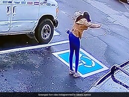 लड़की को मिली नौकरी, तो बाहर निकलकर ऐसे किया धमाकेदार डांस, CCTV में कैद हुआ मज़ेदार Video लड़की को मिली नौकरी, तो बाहर निकलकर ऐसे किया धमाकेदार डांस, CCTV में कैद हुआ मज़ेदार Video