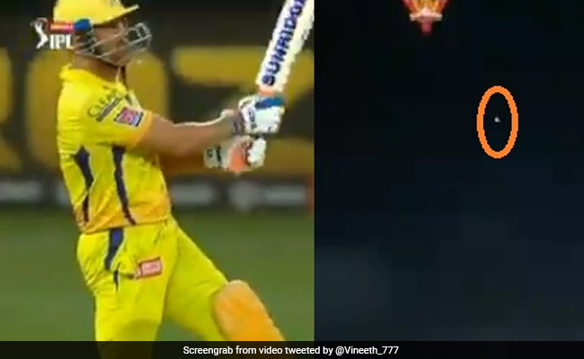 SRH vs CSK: धोनी ने मारा गगनचुंबी छक्का, बल्ले से लगते ही उड़ गई गेंद..देखें Video