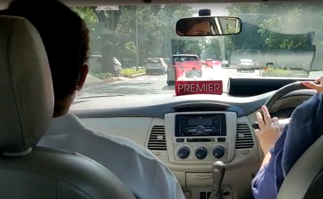 राहुल व प्रियंका गांधी समेत 5 लोगों को पीड़ित परिवार से मिलने के लिए हाथरस जाने की इजाजत मिली