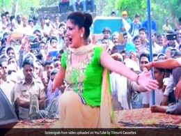 सपना चौधरी ने 'चटक मटक' सॉन्ग पर डांस से ढाया कहर, 1 करोड़ से ज्यादा बार देखा गया Video सपना चौधरी ने 'चटक मटक' सॉन्ग पर डांस से ढाया कहर, 1 करोड़ से ज्यादा बार देखा गया Video