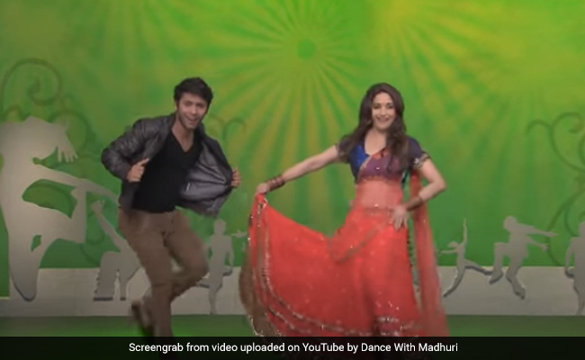 Madhuri Dixit ने 'घाघरा' सॉन्ग पर डांस और एक्सप्रेशन से मचाई धूम, बार-बार देखा जा रहा Video