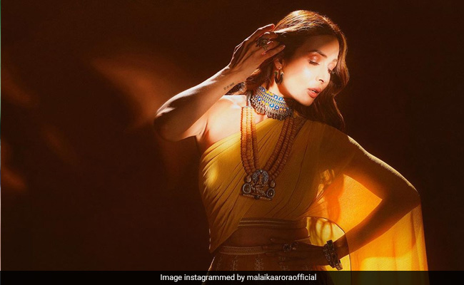 मलाइका अरोड़ा के इस येलो कलर के लहंगे को पहनकर आप भी लगेंगी स्टाइलिश