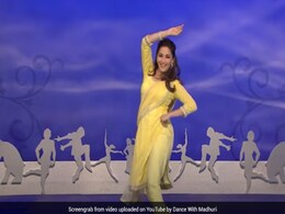 Madhuri Dixit ने 'आजा नचले सॉन्ग पर यूं किया बेहतरीन डांस, Video 2 करोड़ के पार Madhuri Dixit ने 'आजा नचले सॉन्ग पर यूं किया बेहतरीन डांस, Video 2 करोड़ के पार