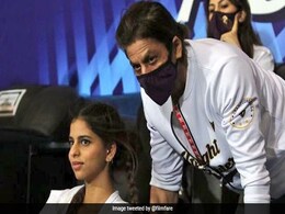 मैच देखने के दौरान सुहाना खान का दिखा क्यूट अंदाज, साथ में नजर आए शाहरुख खान मैच देखने के दौरान सुहाना खान का दिखा क्यूट अंदाज, साथ में नजर आए शाहरुख खान