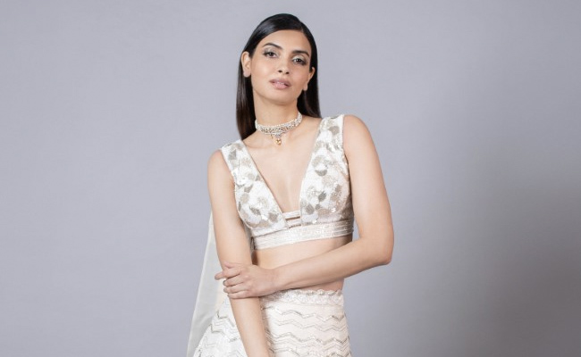Latest Blouse Designs 2020: Stylish Blouse Designs To Wear With Your <i>Sarees</i> And <i>Lehengas</i>