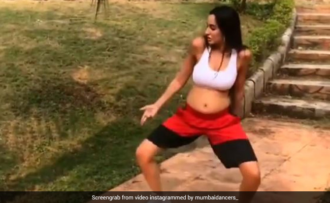 नोरा फतेही पार्क में ही करने लगीं बैली डांस, Naah गाने पर मचा दिया तहलका- देखें Video