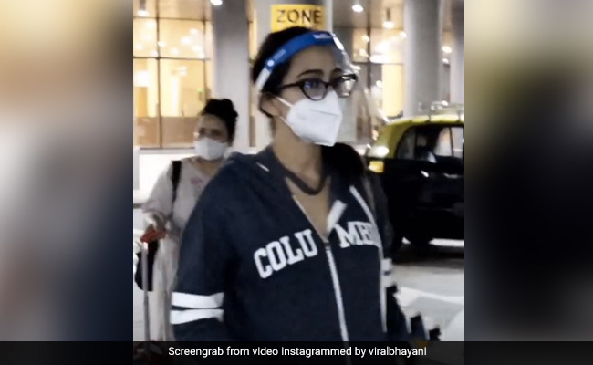 Sara Ali Khan शूटिंग पूरी कर लौटीं मुंबई, एयरपोर्ट पर मीडिया को कर दिया इग्नोर- देखें Video