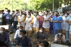 Pay Us Or We Stop Work, Warn Covid Warriors At Delhi's Hindu Rao Hospital Pay Us Or We Stop Work, Warn Covid Warriors At Delhi's Hindu Rao Hospital