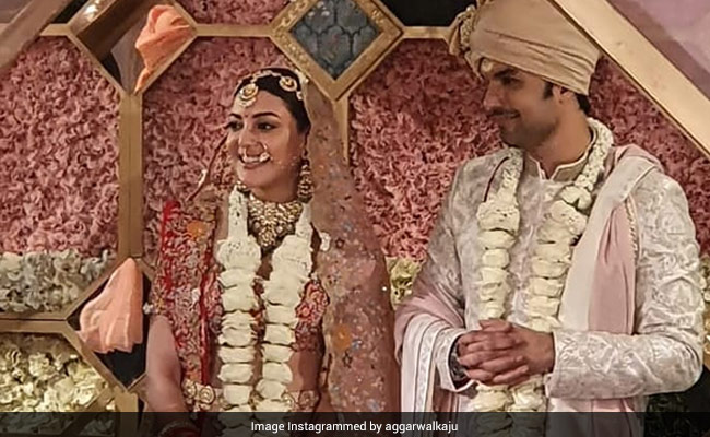 #KajGautKitched: Kajal Aggarwal&rsquo;s Wedding Outfits Are All About Dreamy Floral Looks