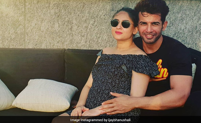 Mahhi Vij's ROFL Request To Jay Bhanushali - She's Bored And Wants Baby #2