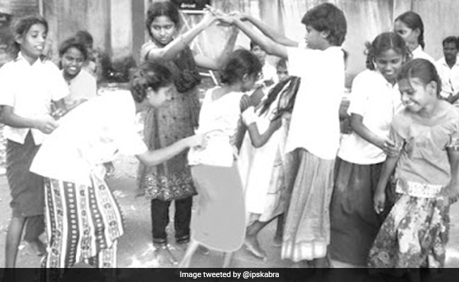 वायरल फोटो में बच्चे जो गेम खेलते दिखाई दे रहे हैं, क्या आपको पता है इस खेल का नाम ?