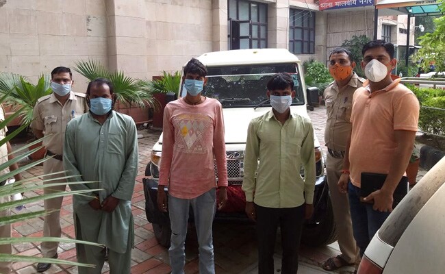 दिल्ली से अगवा ठेकेदार को पुलिस ने सीतापुर के जंगलों से छुड़ाया, 3 आरोपी गिरफ्तार दिल्ली से अगवा ठेकेदार को पुलिस ने सीतापुर के जंगलों से छुड़ाया, 3 आरोपी गिरफ्तार