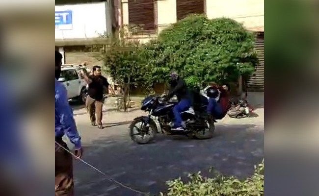 लुधियाना में लूट कर भाग रहे तीन बदमाश दबोचे गए, भीड़ ने जमकर की धुनाई