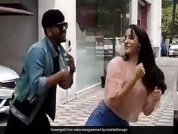Nora Fatehi और Guru Randhawa ने 'नाच मेरी रानी' पर यूं किया धमाकेदार डांस, Video में दिखी जबरदस्त केमिस्ट्री Nora Fatehi और Guru Randhawa ने 'नाच मेरी रानी' पर यूं किया धमाकेदार डांस, Video में दिखी जबरदस्त केमिस्ट्री