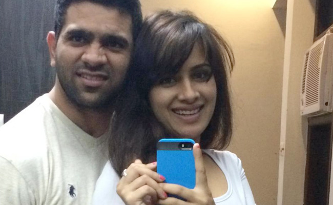 Bigg Boss 14: सारा गुरपाल फंसी विवादों में, सिंगर ने मैरिज सर्टिफिकेट दिखाकर किया दावा, 2014 में की थी शादी