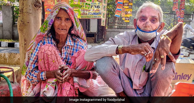 Viral: 70 Year-Old Tea-Seller With Broken Arm Moves Internet With His Story