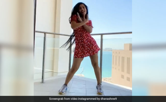 Dhanashree Verma ने 'बुर्ज खलीफा' गाने पर किया धमाकेदार डांस,  देखें Viral Video