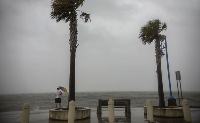 Hurricane Zeta Slams Into Southern US