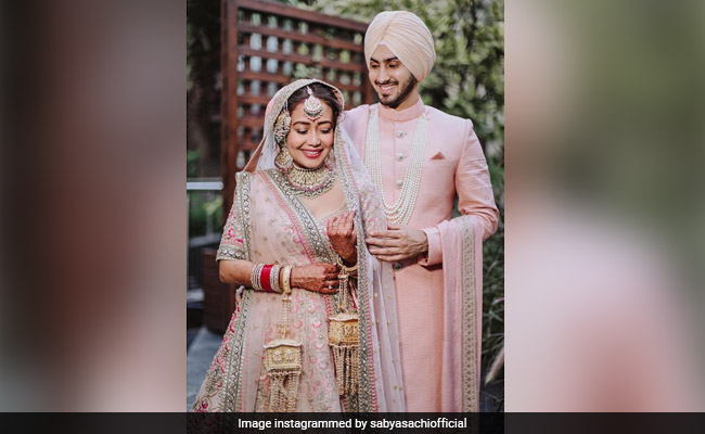 The Stunning Sabyasachi <i>Lehenga</i> That Neha Kakkar Wore For Her Gurudwara Wedding