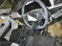 Next-Gen Mahindra XUV500 Cabin And Features Revealed In New Spy Photos