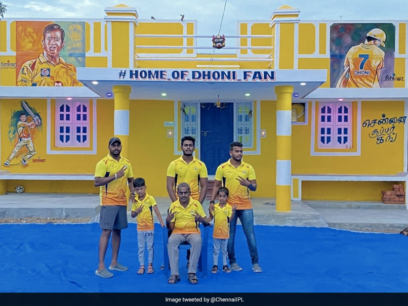 IPL 2020: फैन ने किया दिल जीतने वाला काम, अपने घर का नाम "Home Of Dhoni Fan" रखा..देखें Photo