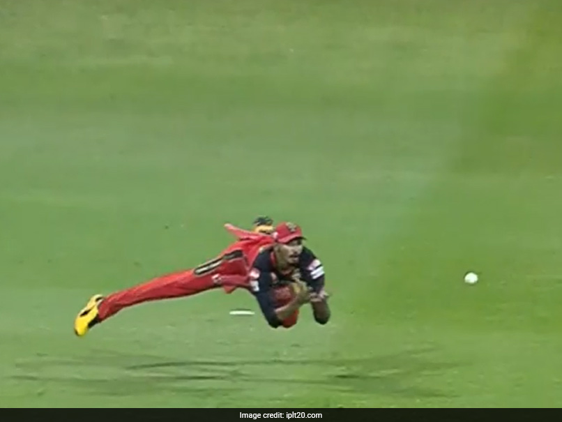 IPL 2020, MI vs RCB: Devdutt Padikkal Takes A Stunning Catch To Dismiss Saurabh Tiwary. Watch
