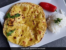 रात को बच गए हैं चावल तो बनाएं ये टेस्टी गुजराती रोटला, नाश्ते के लिए है बिल्कुल परफेक्ट रात को बच गए हैं चावल तो बनाएं ये टेस्टी गुजराती रोटला, नाश्ते के लिए है बिल्कुल परफेक्ट