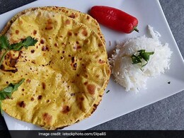 रोटी में घी लगाते समय आप भी तो नहीं करते हैं ये गलती, एक्सपर्ट ने बताया खाने का सही तरीका