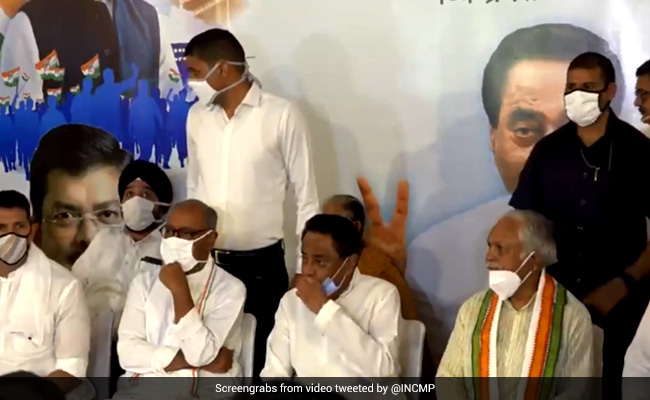 MP उपचुनाव : कमलनाथ-दिग्विजय की मौजूदगी में कांग्रेस का 'वचन पत्र' जारी, सरकार आने पर होंगे ये काम