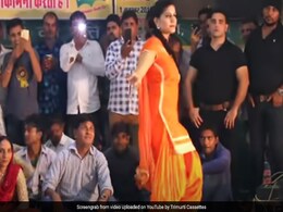 Sapna Choudhary ने हरियाणवी गाने 'हवा कसूत्ती' पर डांस से मचाया तहलका, बार-बार देखा जा रहा Video Sapna Choudhary ने हरियाणवी गाने 'हवा कसूत्ती' पर डांस से मचाया तहलका, बार-बार देखा जा रहा Video