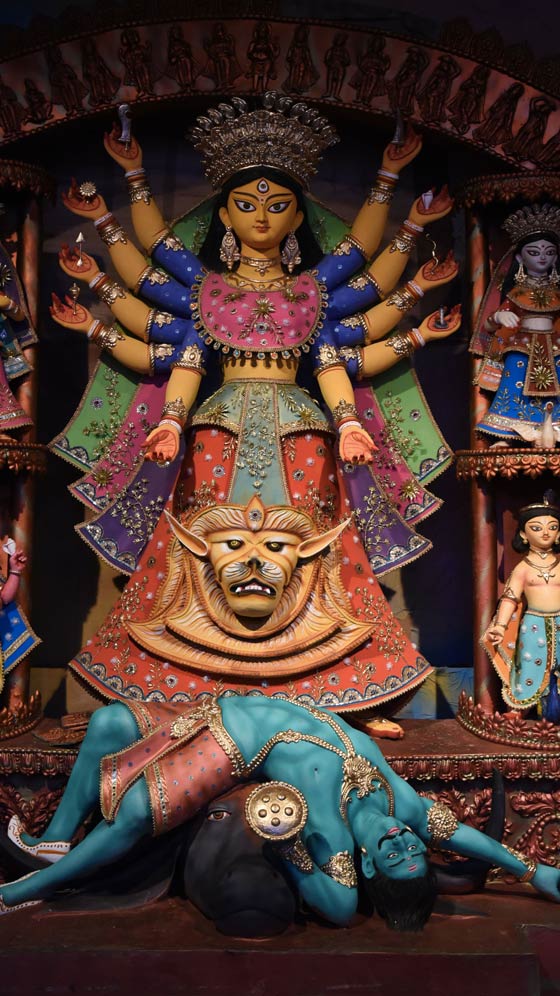 Citizens Throng Durga Puja Pandal As Bengal Says "Covid Not Over Yet" Citizens Throng Durga Puja Pandal As Bengal Says "Covid Not Over Yet"