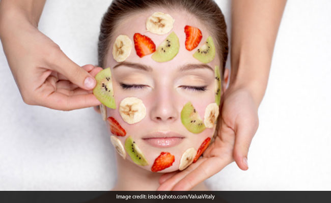 Fruit Face Pack For Acne: मुंहासे हटाने के लिए ट्राई करें ये 5 DIY फ्रूट फेस पैक