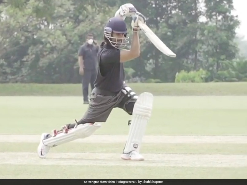 Suresh Raina Impressed By Shahid Kapoors Cover Drive. Watch