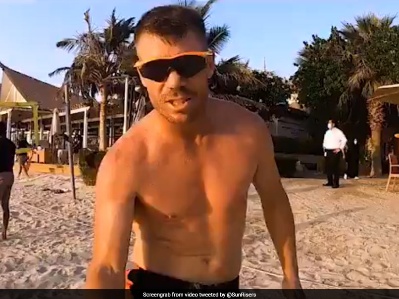 IPL 2020: SunRisers Hyderabad Skipper David Warner, Other Players Enjoy Day-Off By Playing Beach Volleyball. Watch