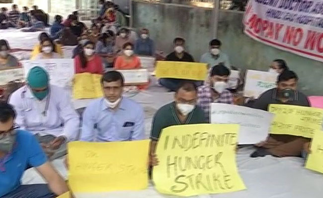 Delhi Doctors Protesting Against No Pay Go On Indefinite Hunger Strike