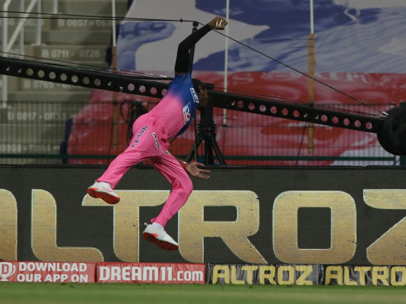 IPL 2020, RR vs MI: Jofra Archer's One-Handed Stunner Wows Riyan Parag, Kartik Tyagi. Watch